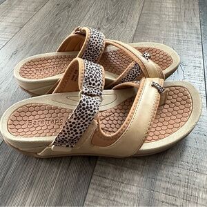 Baretraps Deserae Women's Beige Thongs Sandals Size 6.5